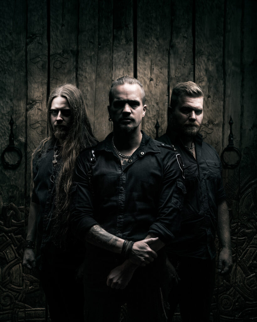 From left to right:
Jacob Hallegren (drums)
Erik Grawsiö (vocals, bass)
Markus Andé (guitars)